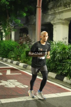 Runner Photo 4211480