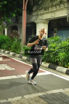 Runner Photo 4211496