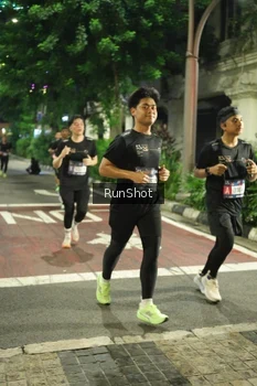 Runner Photo 4211772