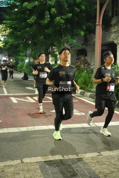 Runner Photo 4211773