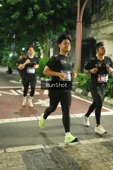 Runner Photo 4211774