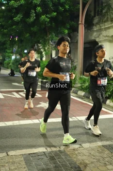 Runner Photo 4211783