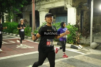 Runner Photo 4211788