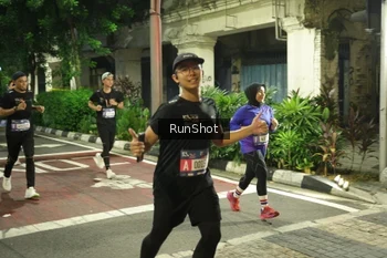 Runner Photo 4211789