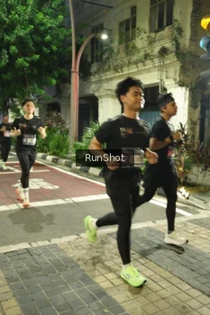 Runner Photo 4211795