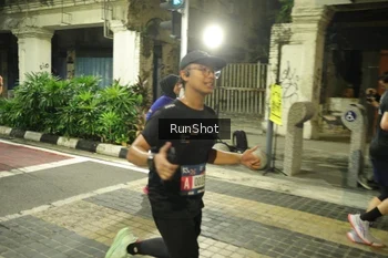 Runner Photo 4211798