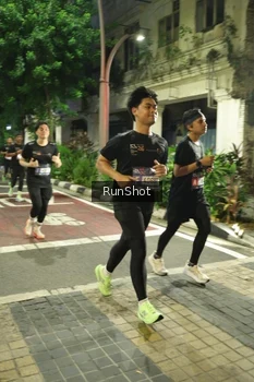 Runner Photo 4211799