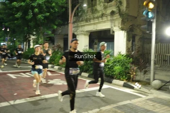 Runner Photo 4211810
