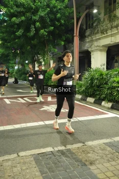 Runner Photo 4211812