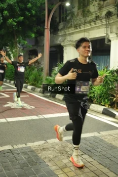 Runner Photo 4211819