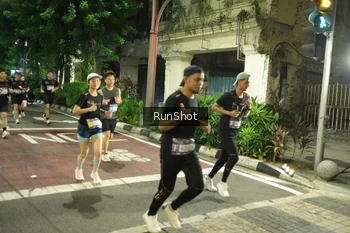 Runner Photo 4211824