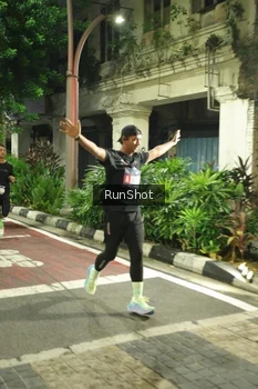 Runner Photo 4211846