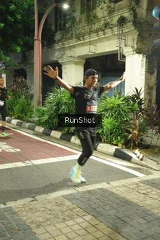 Runner Photo 4211851