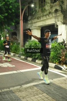 Runner Photo 4211856