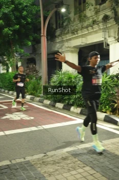 Runner Photo 4211859