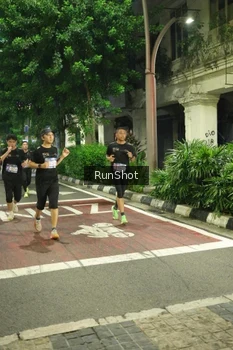 Runner Photo 4211865