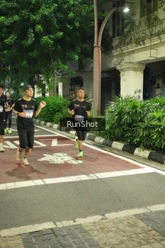 Runner Photo 4211868