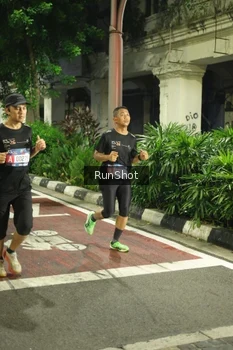 Runner Photo 4211873