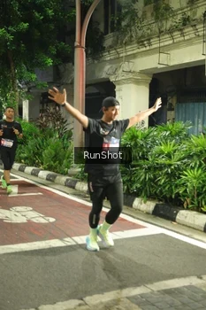 Runner Photo 4211875