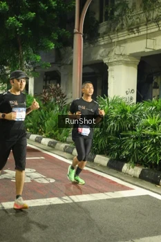 Runner Photo 4211879