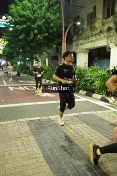 Runner Photo 4211935