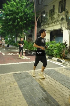 Runner Photo 4211945