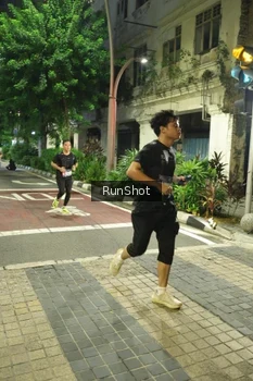 Runner Photo 4211946