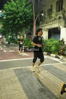 Runner Photo 4211947