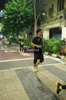 Runner Photo 4211949