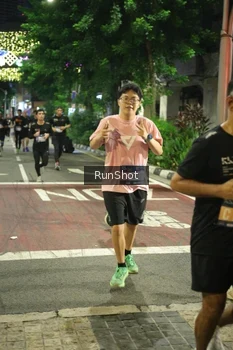 Runner Photo 4212102