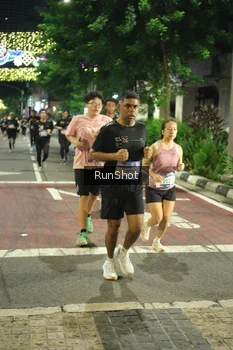 Runner Photo 4212105
