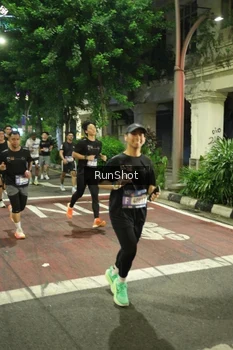 Runner Photo 4212196