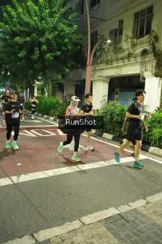 Runner Photo 4212199