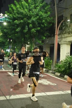 Runner Photo 4212223