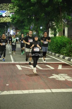 Runner Photo 4212384