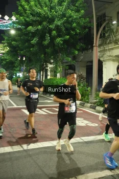 Runner Photo 4212435