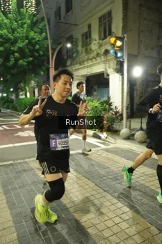 Runner Photo 4212500