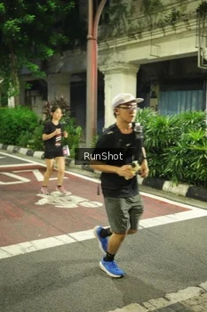 Runner Photo 4212639