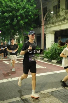 Runner Photo 4212945