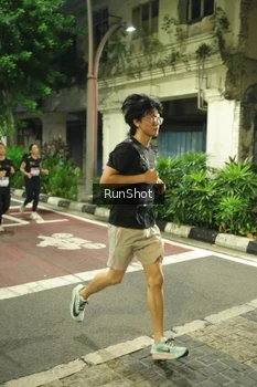 Runner Photo 4212975