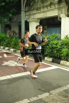 Runner Photo 4213455