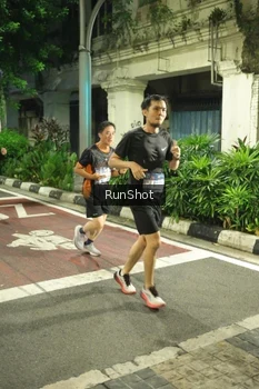 Runner Photo 4213460