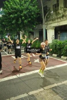 Runner Photo 4213533