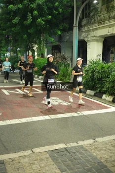Runner Photo 4213665