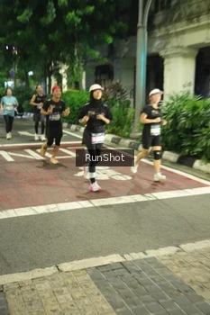 Runner Photo 4213672