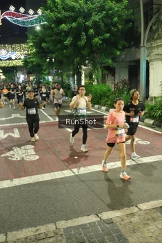 Runner Photo 4213675