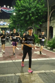 Runner Photo 4214015