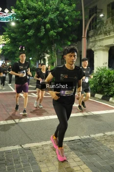 Runner Photo 4214016