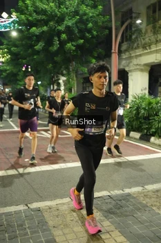 Runner Photo 4214018