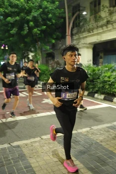 Runner Photo 4214024